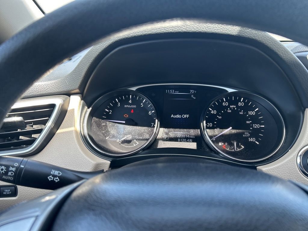 Used 2016 Nissan Rogue SV w/ SV Premium Package image 14