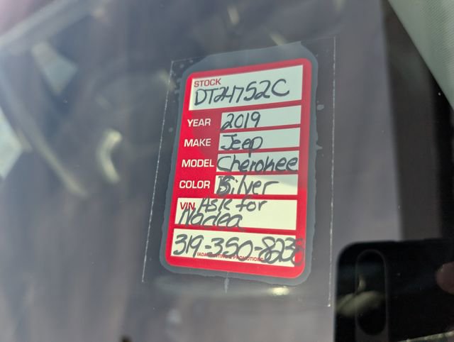 Used 2019 Jeep Cherokee Latitude Plus w/ Comfort/Convenience Group image 39