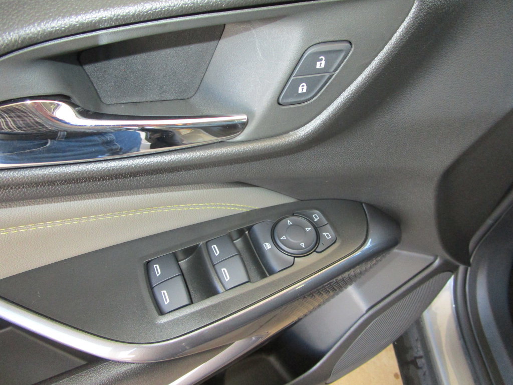 Used 2025 Chevrolet Trax ACTIV FWD image 21