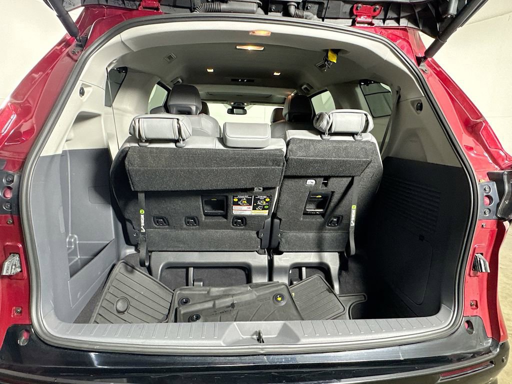 Used 2024 Toyota Sienna Limited image 31