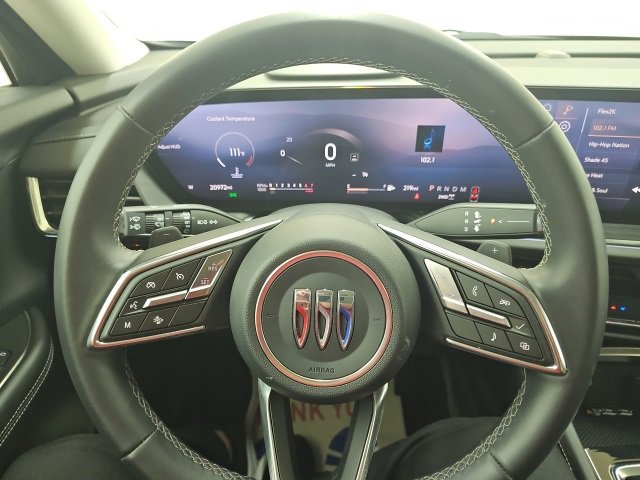 Used 2025 Buick Envision Preferred image 8