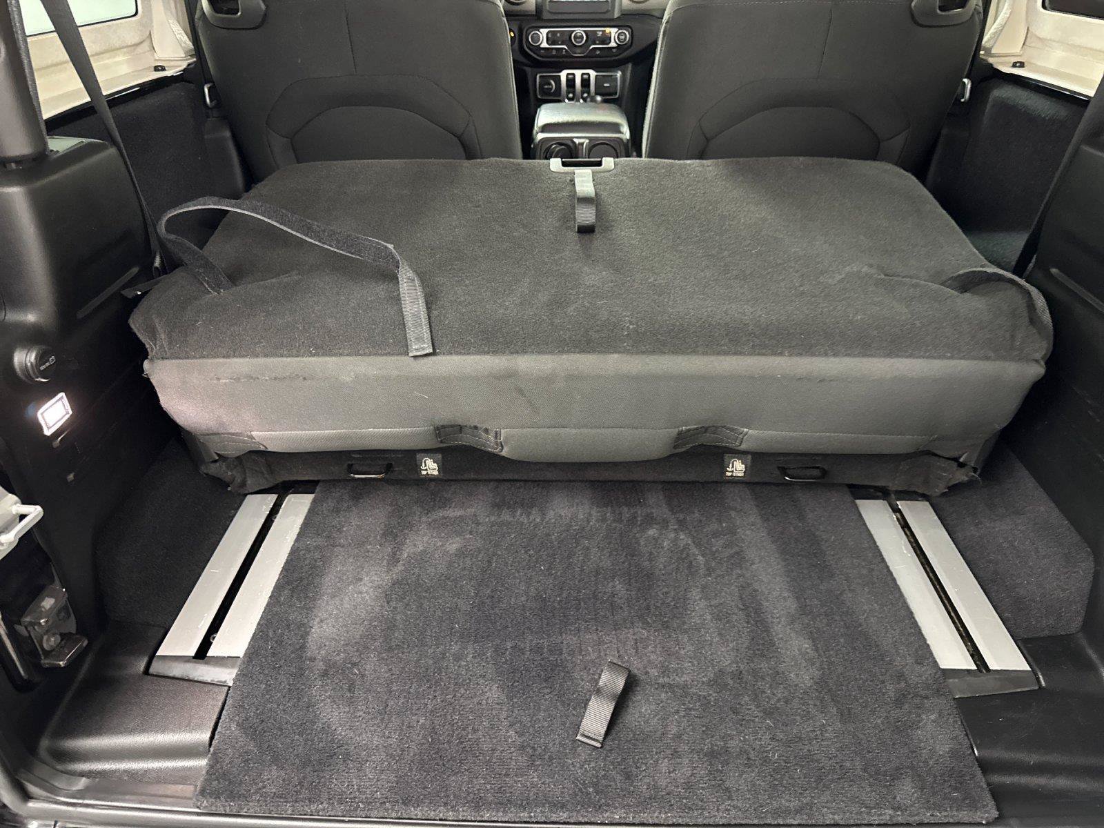 Used 2018 Jeep Wrangler Sport AWD/4WD image 14