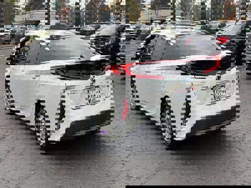 Used 2019 Toyota Prius Prime Premium w/ Carpet Mat Package image 4