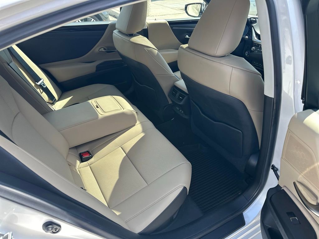 Used 2021 Lexus ES 300h w/ Premium Package image 6