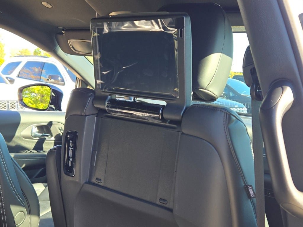 New 2026 Chrysler Pacifica Select image 11