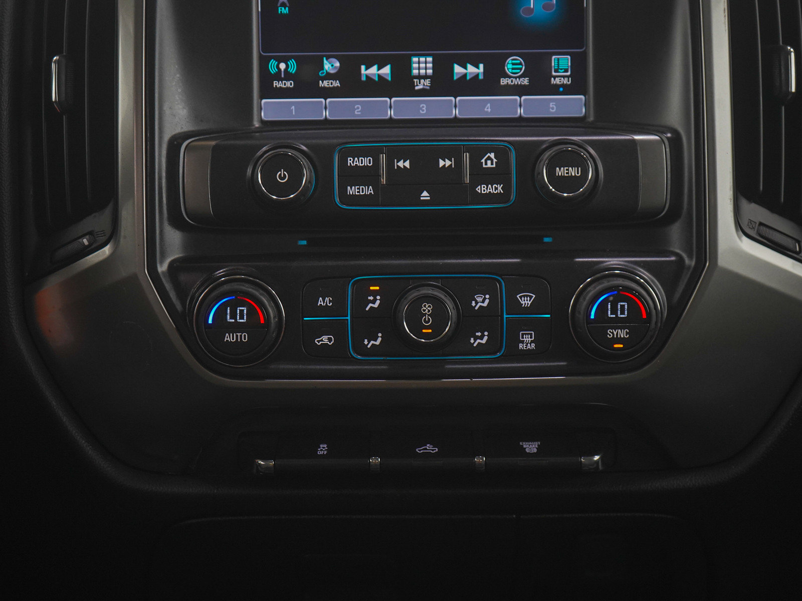 Used 2016 Chevrolet Silverado 2500 LT w/ LT Convenience Package AWD/4WD image 19