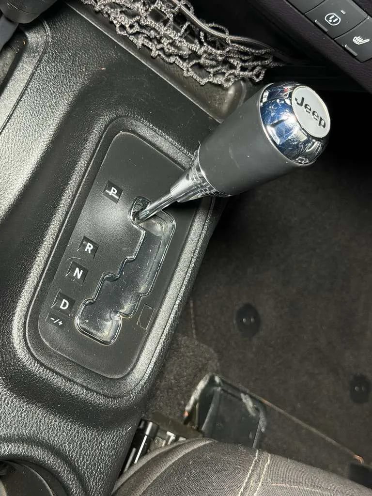 Used 2015 Jeep Wrangler Rubicon w/ Power Convenience Group AWD/4WD image 14
