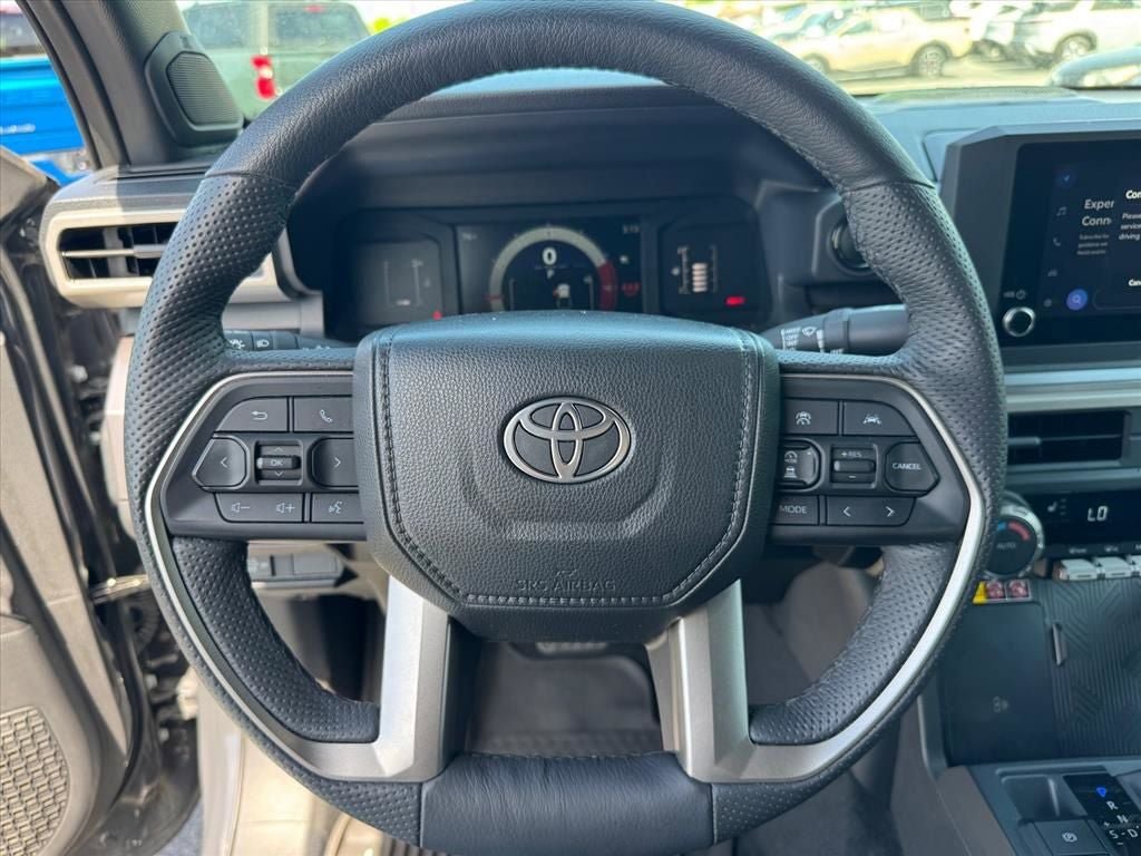 Certified 2025 Toyota Tacoma SR5 AWD/4WD image 22