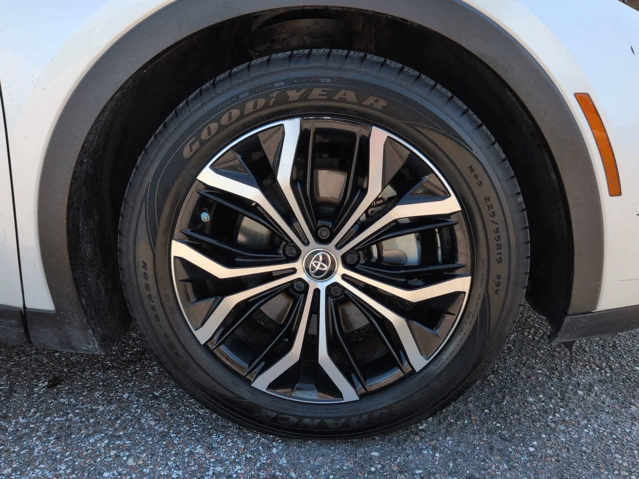 Certified 2023 Toyota Crown AWD/4WD image 11