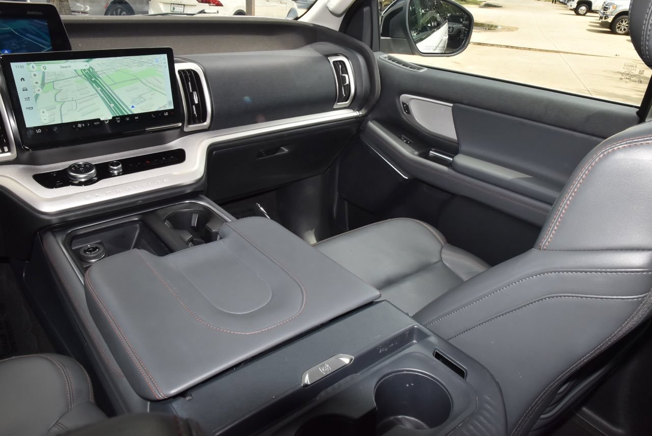 Certified 2025 Ford Expedition Active AWD/4WD image 18