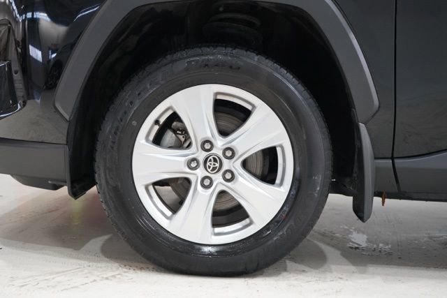 Used 2021 Toyota RAV4 XLE w/ Convenience Package image 13