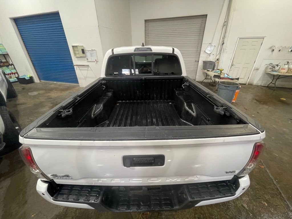 Used 2016 Toyota Tacoma Limited w/ Towing Package AWD/4WD image 5