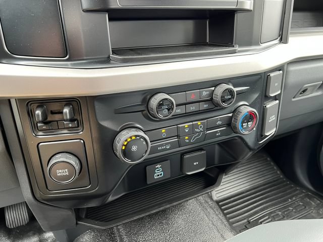 New 2025 Ford F450 XL w/ XL Chrome Package RWD image 21