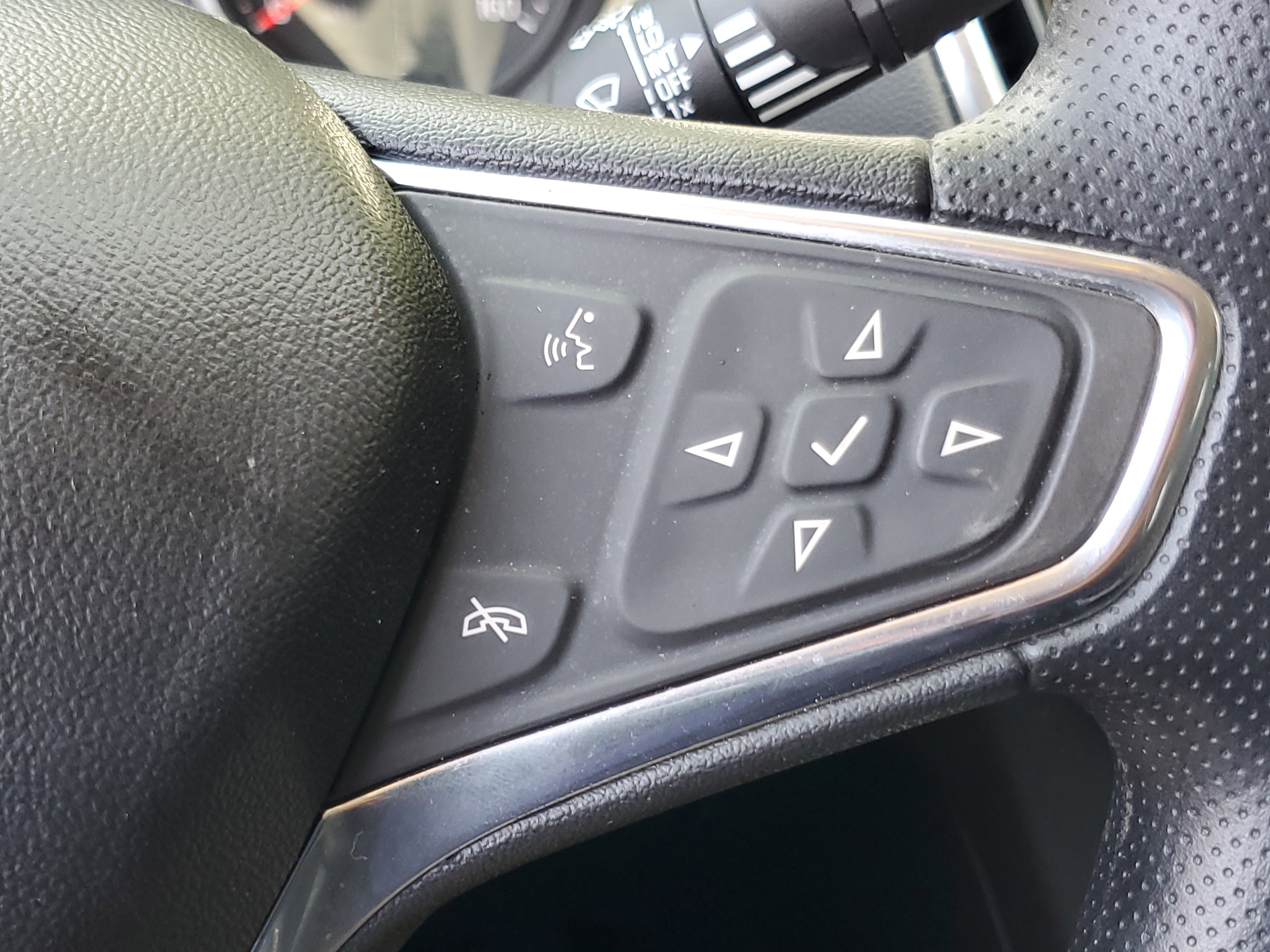 Used 2020 Chevrolet Equinox LT w/ LPO, Floor Liner Package image 22