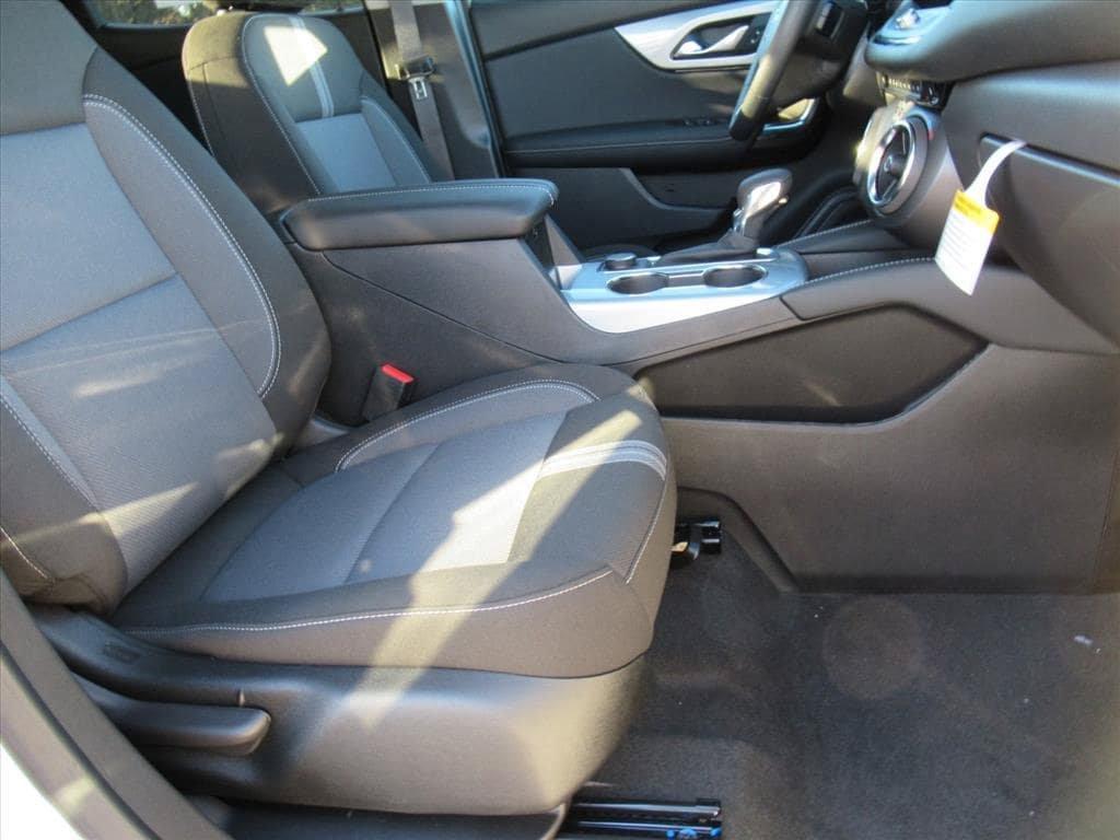 New 2025 Chevrolet Blazer LT FWD image 9