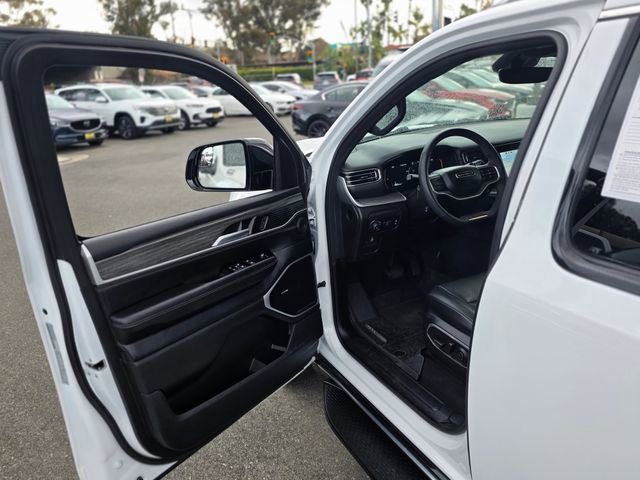 Used 2024 Jeep Wagoneer L Series II w/ Flexible Seating Group RWD image 42