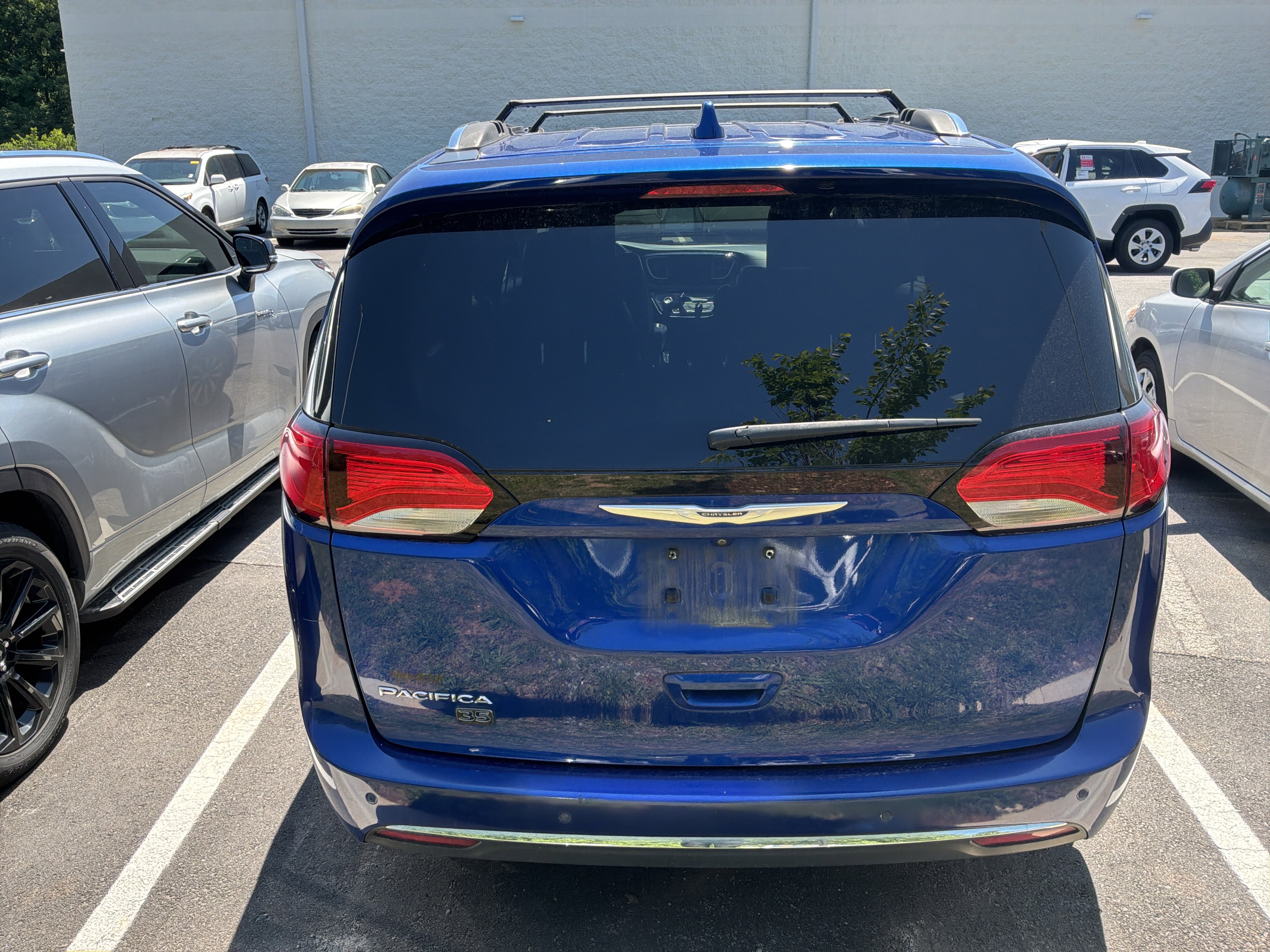 Used 2020 Chrysler Pacifica Touring-L FWD image 6