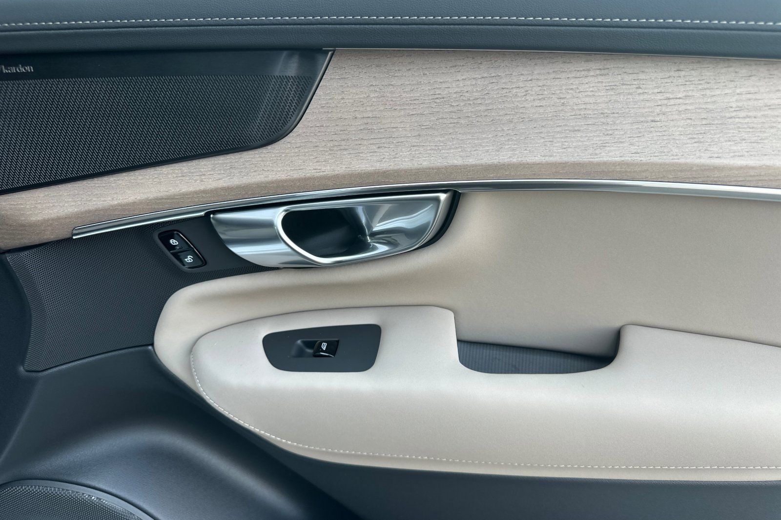 New 2026 Volvo XC90 B6 Plus w/ Protection Package Premier image 20