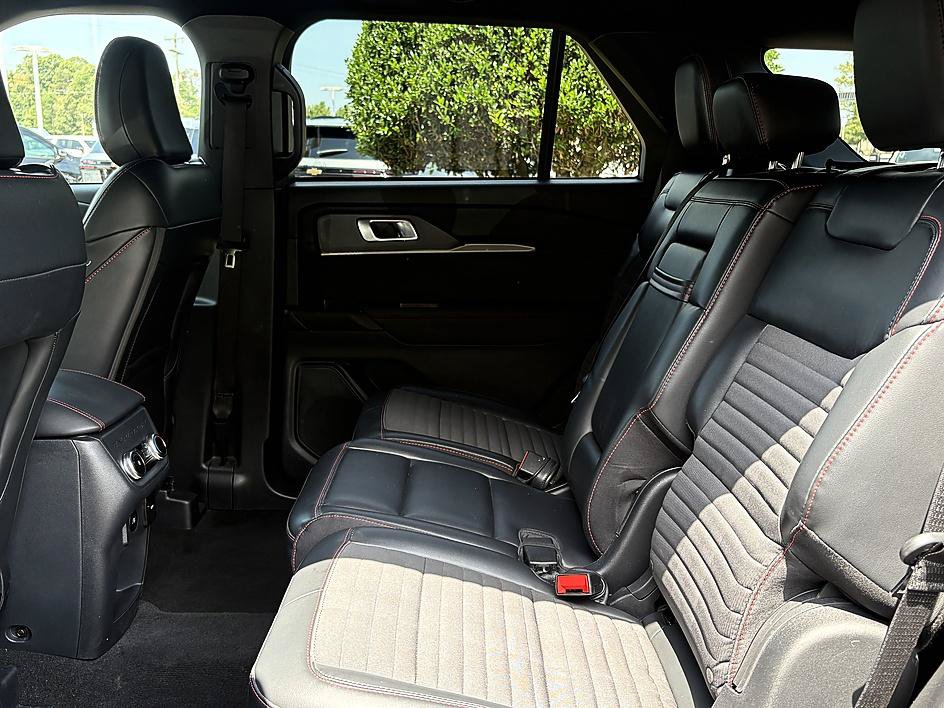 Used 2025 Ford Explorer ST-Line w/ ST-Line Street Pack AWD/4WD image 10