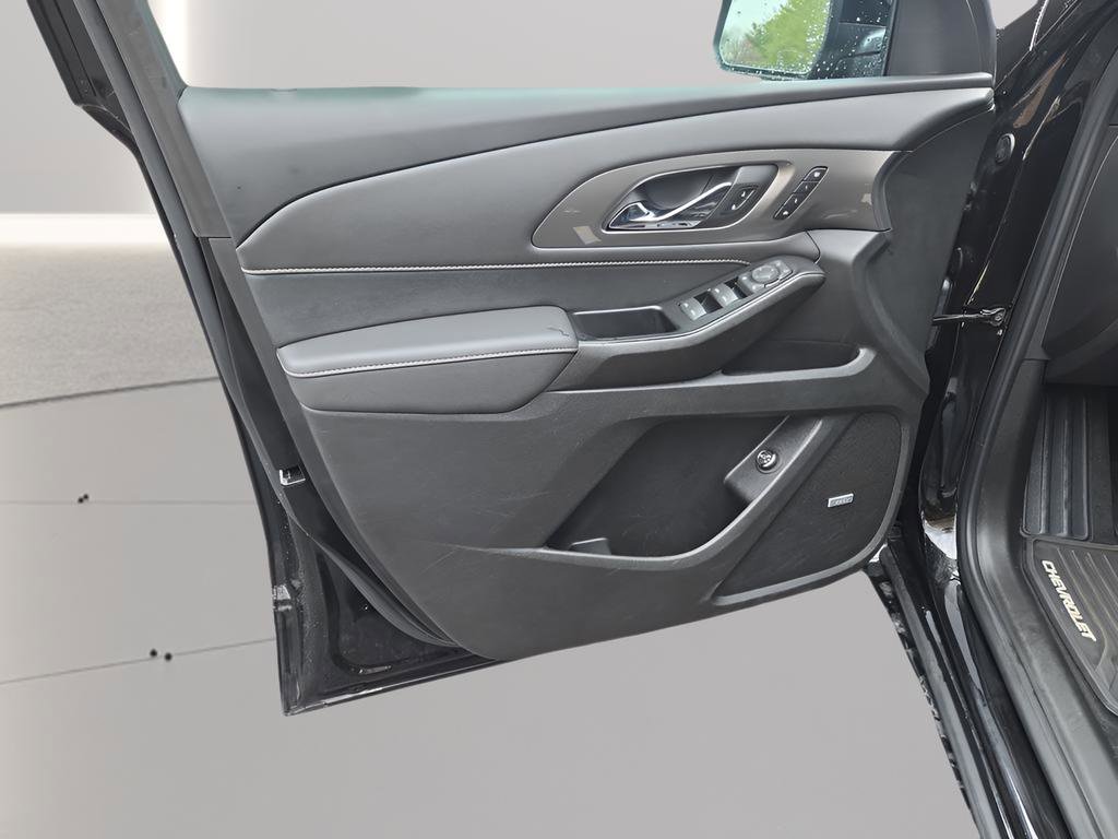 Used 2023 Chevrolet Traverse Premier image 18