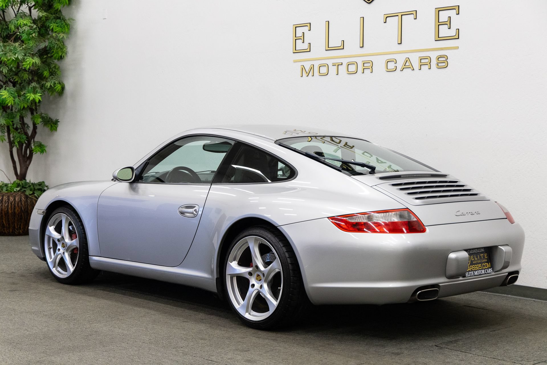 Used 2005 Porsche 911 Carrera RWD image 3