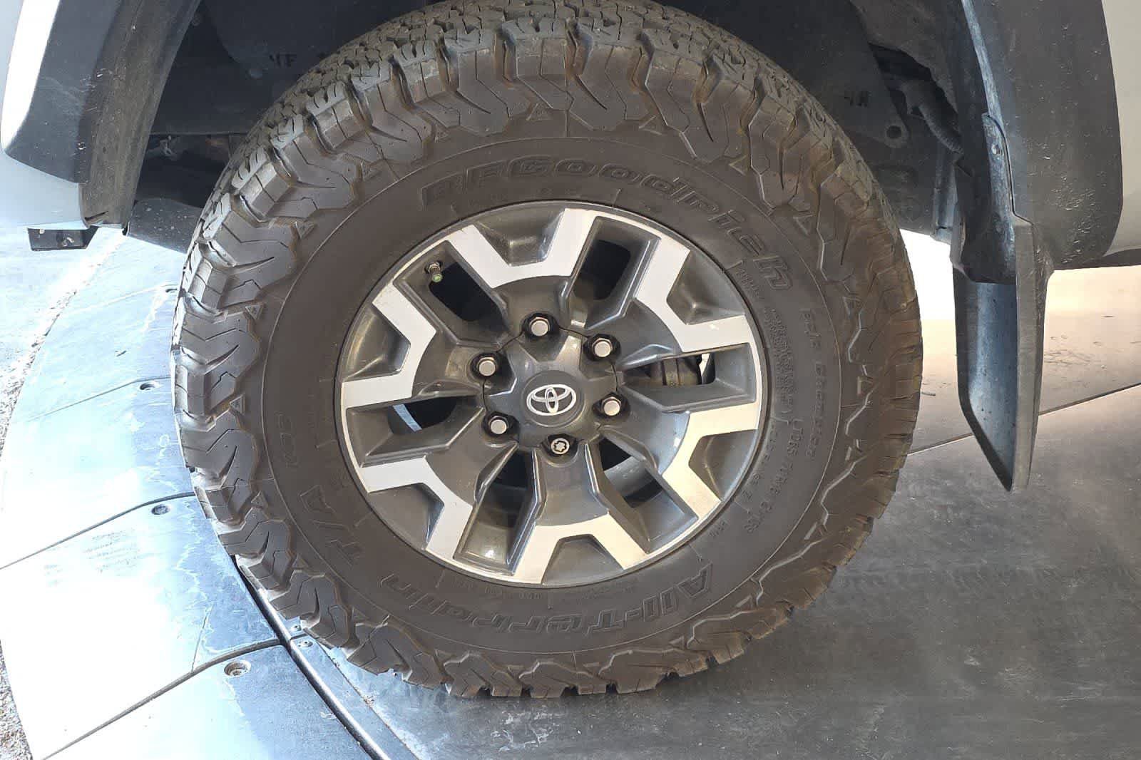 Used 2020 Toyota Tacoma TRD Off-Road w/ Technology Package AWD/4WD image 12