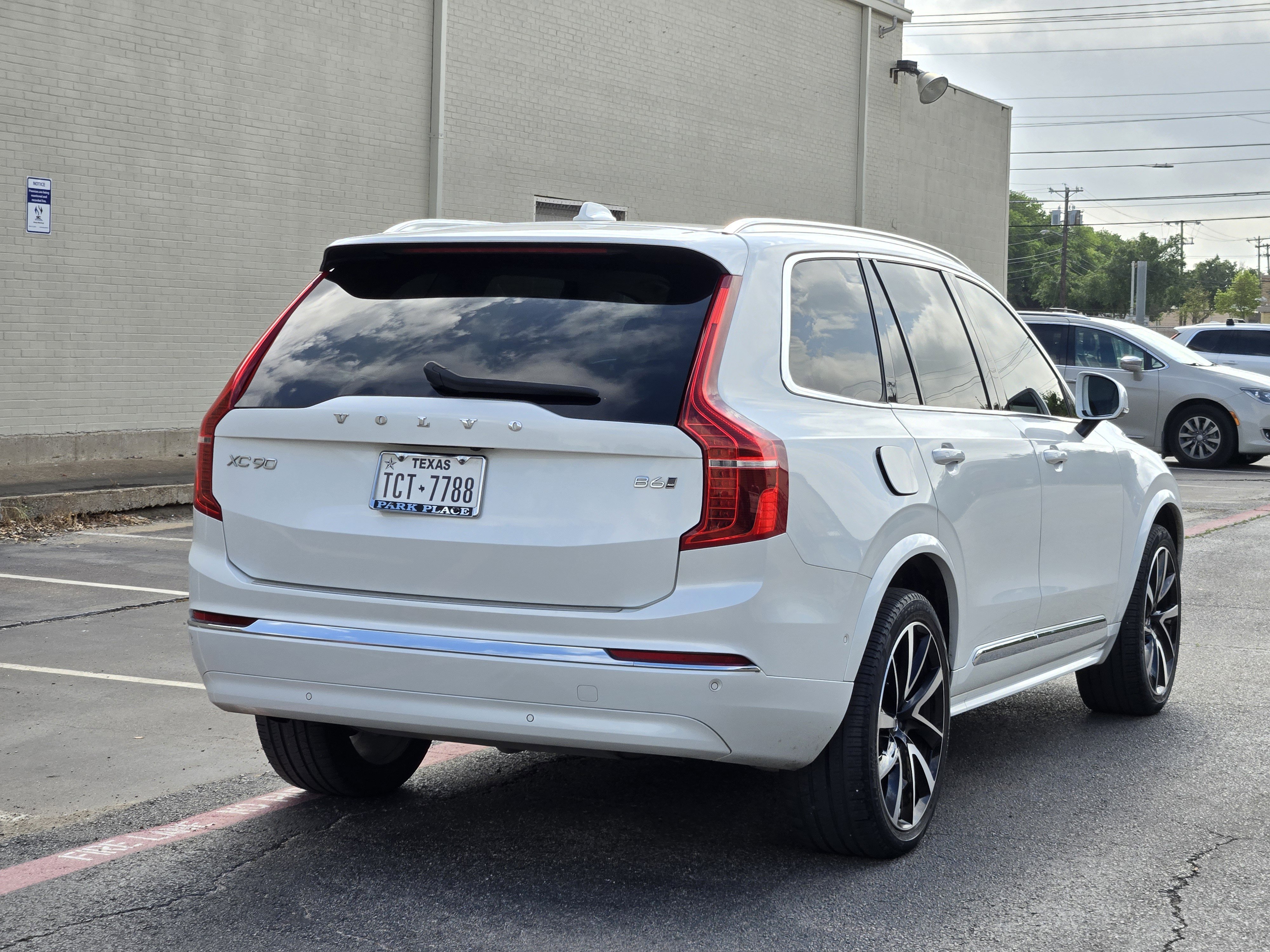 Used 2023 Volvo XC90 B6 Plus w/ Protection Package Premier image 9