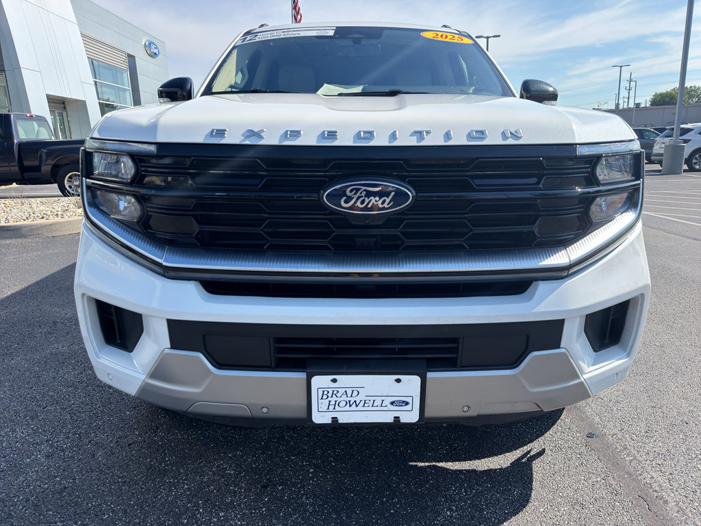 Used 2025 Ford Expedition Platinum w/ Driver's Package AWD/4WD image 3