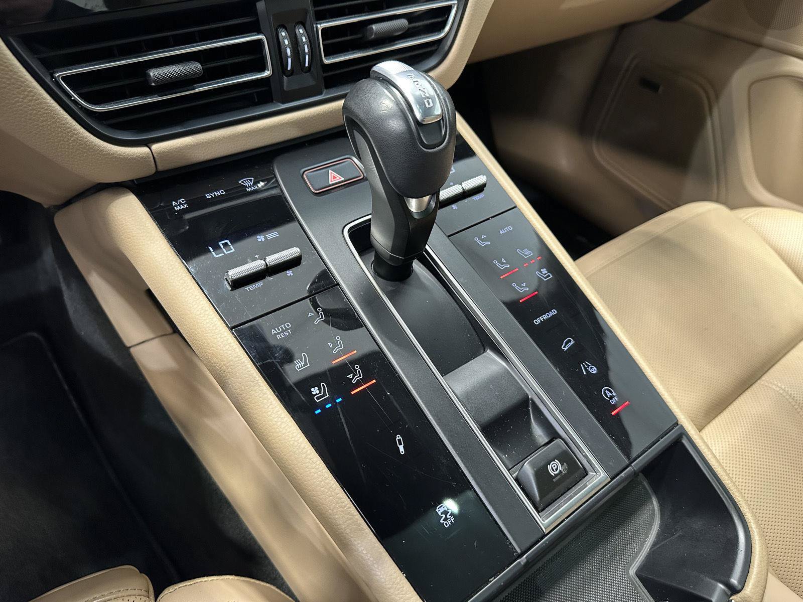 Used 2024 Porsche Macan S AWD/4WD image 31