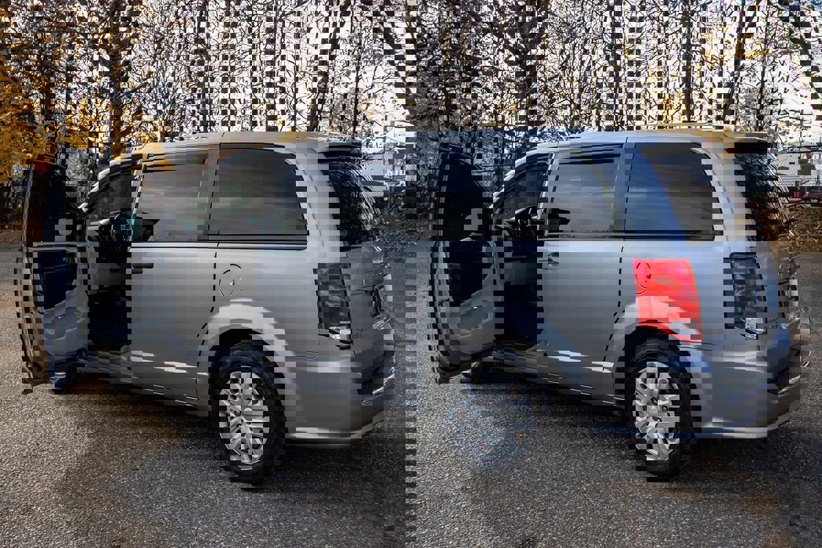 Used 2019 Dodge Grand Caravan SE image 7