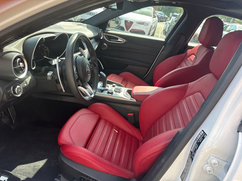 Used 2023 Alfa Romeo Giulia Veloce AWD/4WD image 27