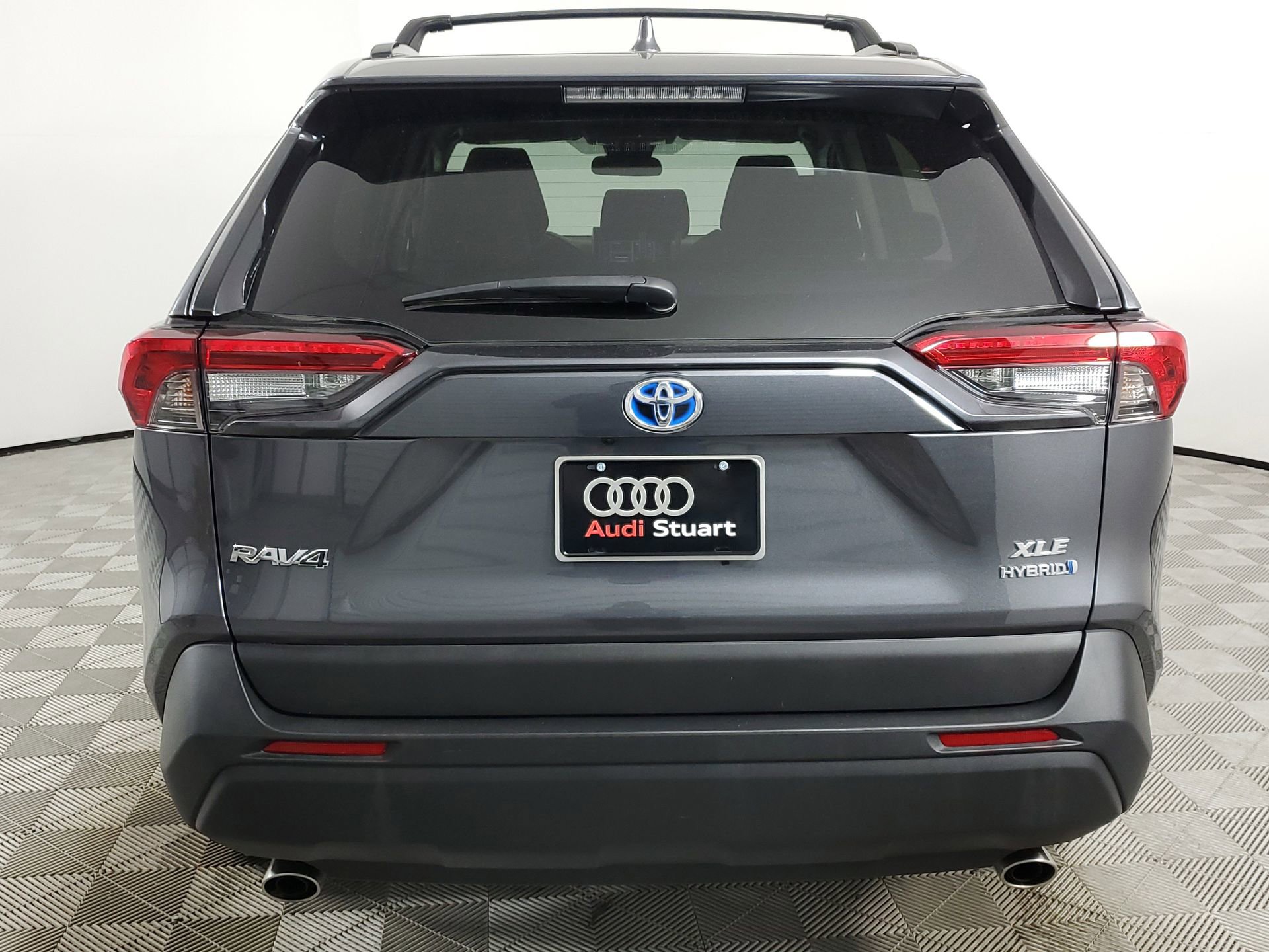 Used 2021 Toyota RAV4 XLE w/ Convenience Package image 9