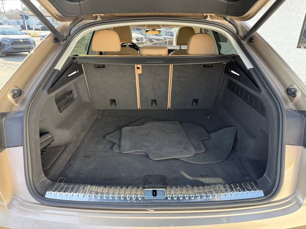 Used 2019 Audi Q8 Premium w/ Convenience Package image 6