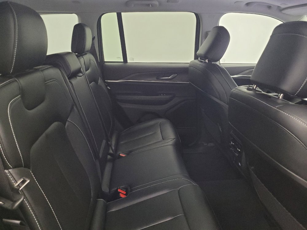 Used 2023 Jeep Grand Cherokee Limited AWD/4WD image 19