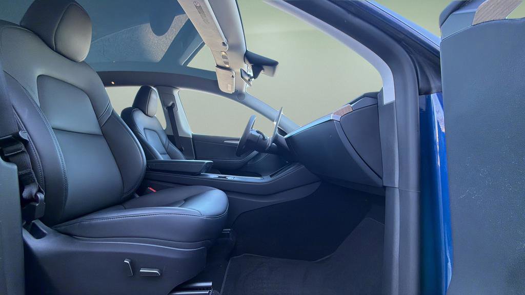 Used 2024 Tesla Model Y Performance image 11