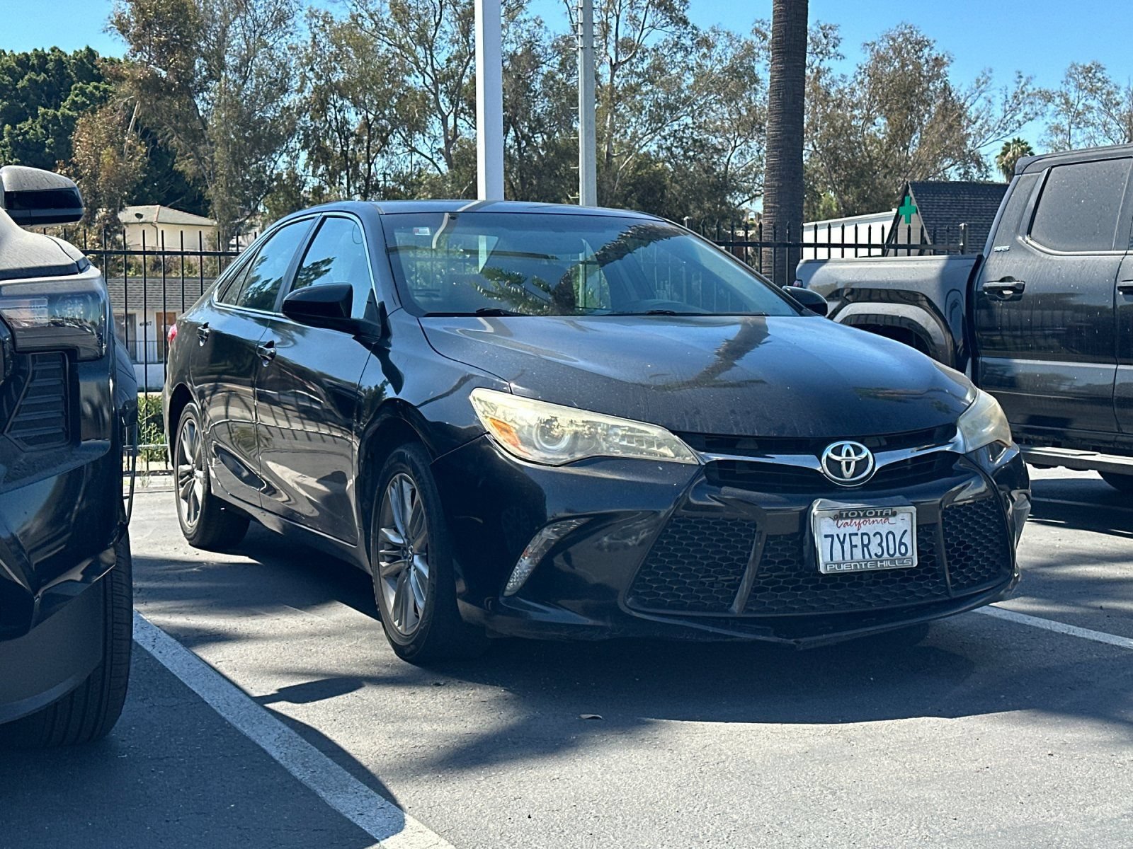 Used 2017 Toyota Camry SE FWD image 2