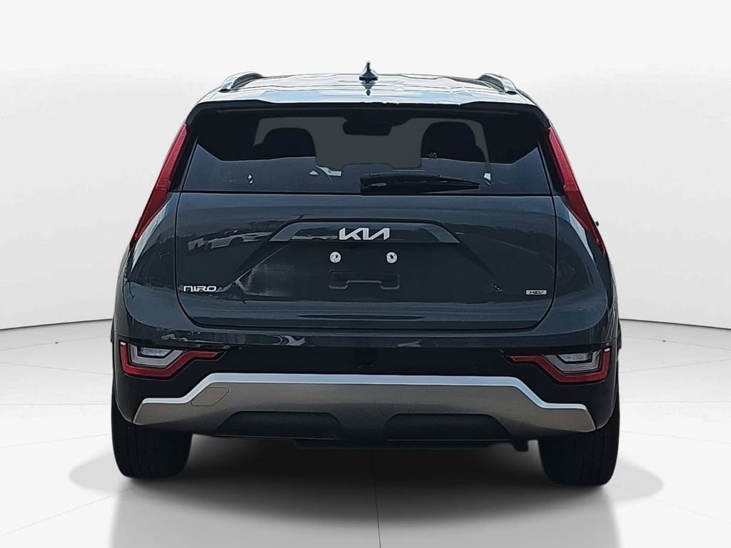 Used 2023 Kia Niro SX Touring image 6