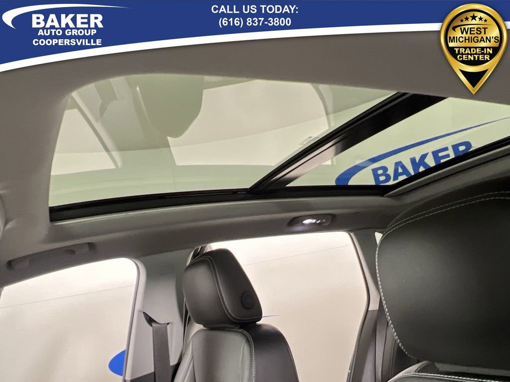 Used 2024 GMC Terrain SLT w/ Elevation Edition image 19