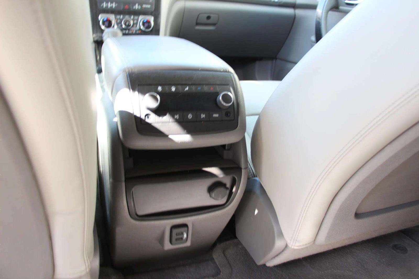 Used 2016 Chevrolet Traverse LTZ AWD/4WD image 21