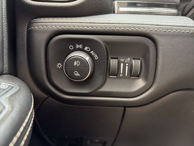 Used 2023 RAM 2500 Limited image 32