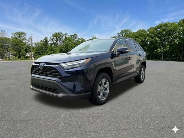 Used 2022 Toyota RAV4 XLE w/ Convenience Package AWD/4WD image 4