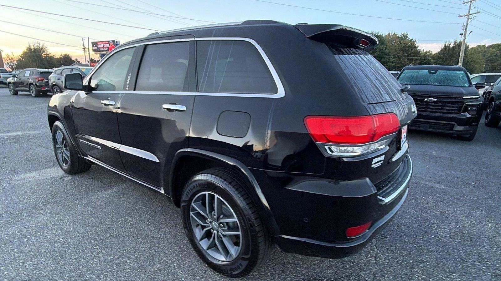 Used 2018 Jeep Grand Cherokee Overland RWD image 11