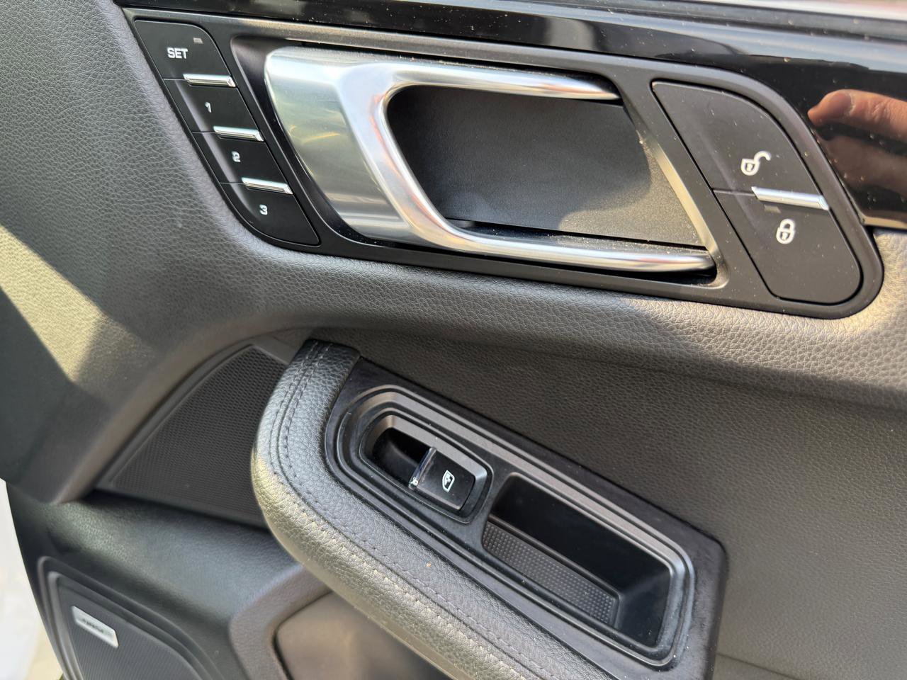 Used 2017 Porsche Macan S image 33