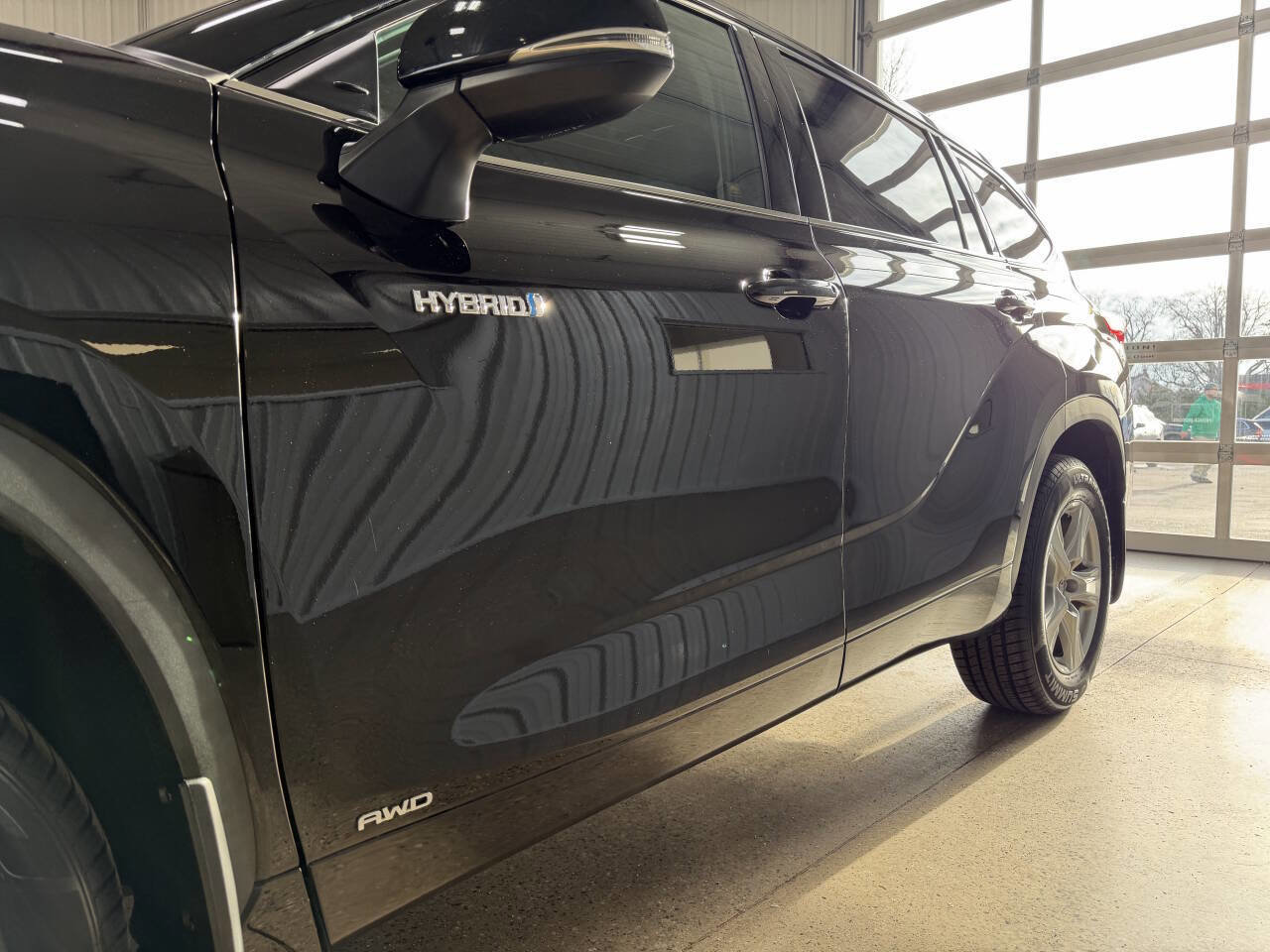 Used 2020 Toyota Highlander LE image 4