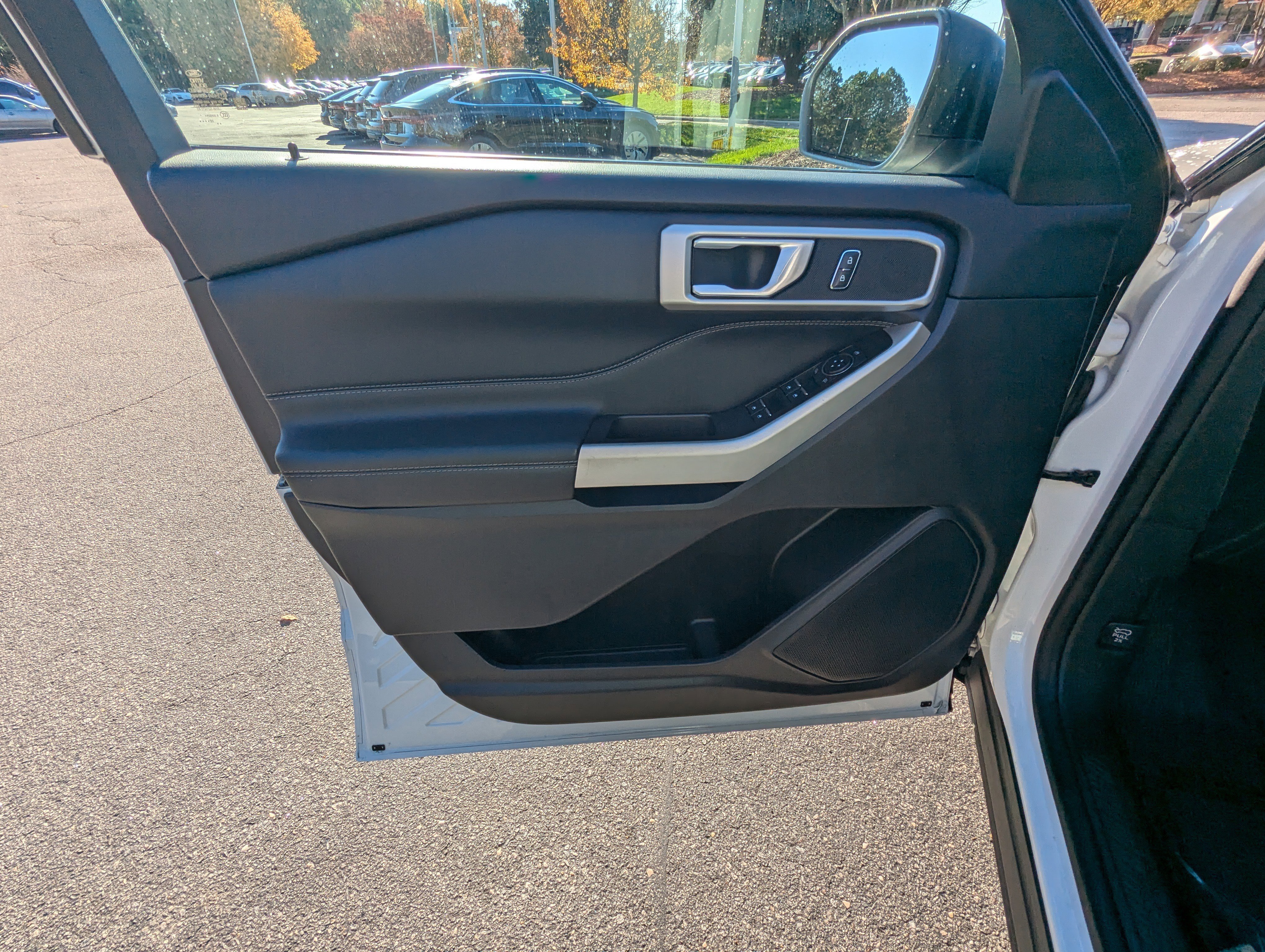 Used 2022 Ford Explorer XLT image 17