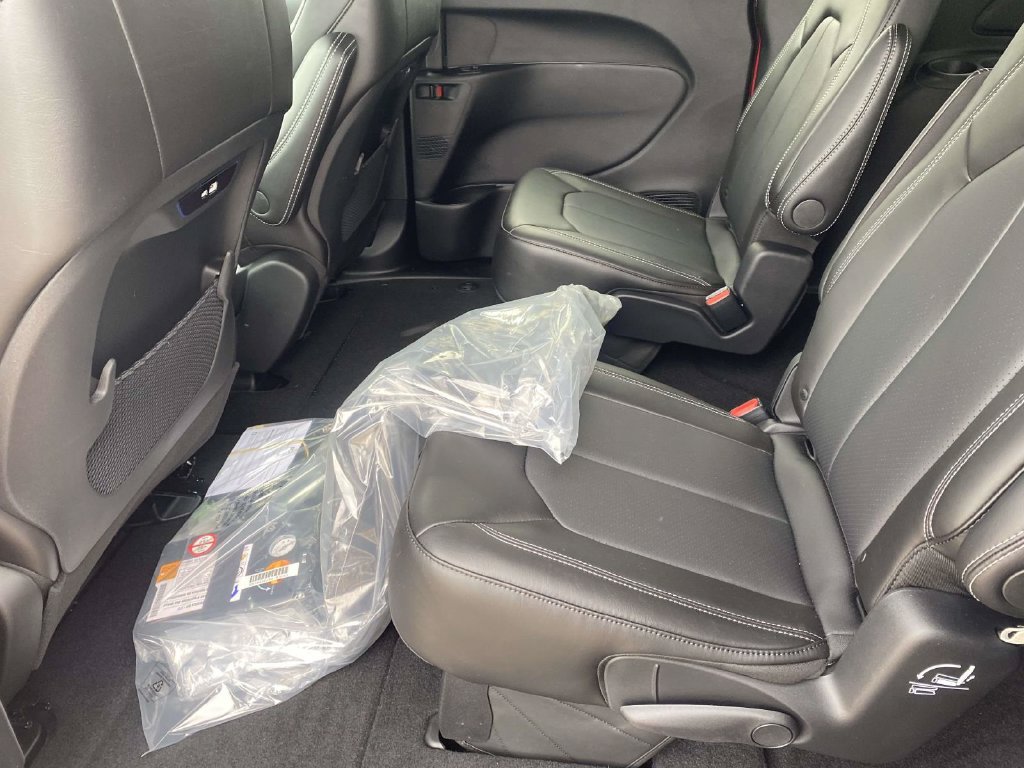 New 2027 Chrysler Pacifica Select FWD image 39