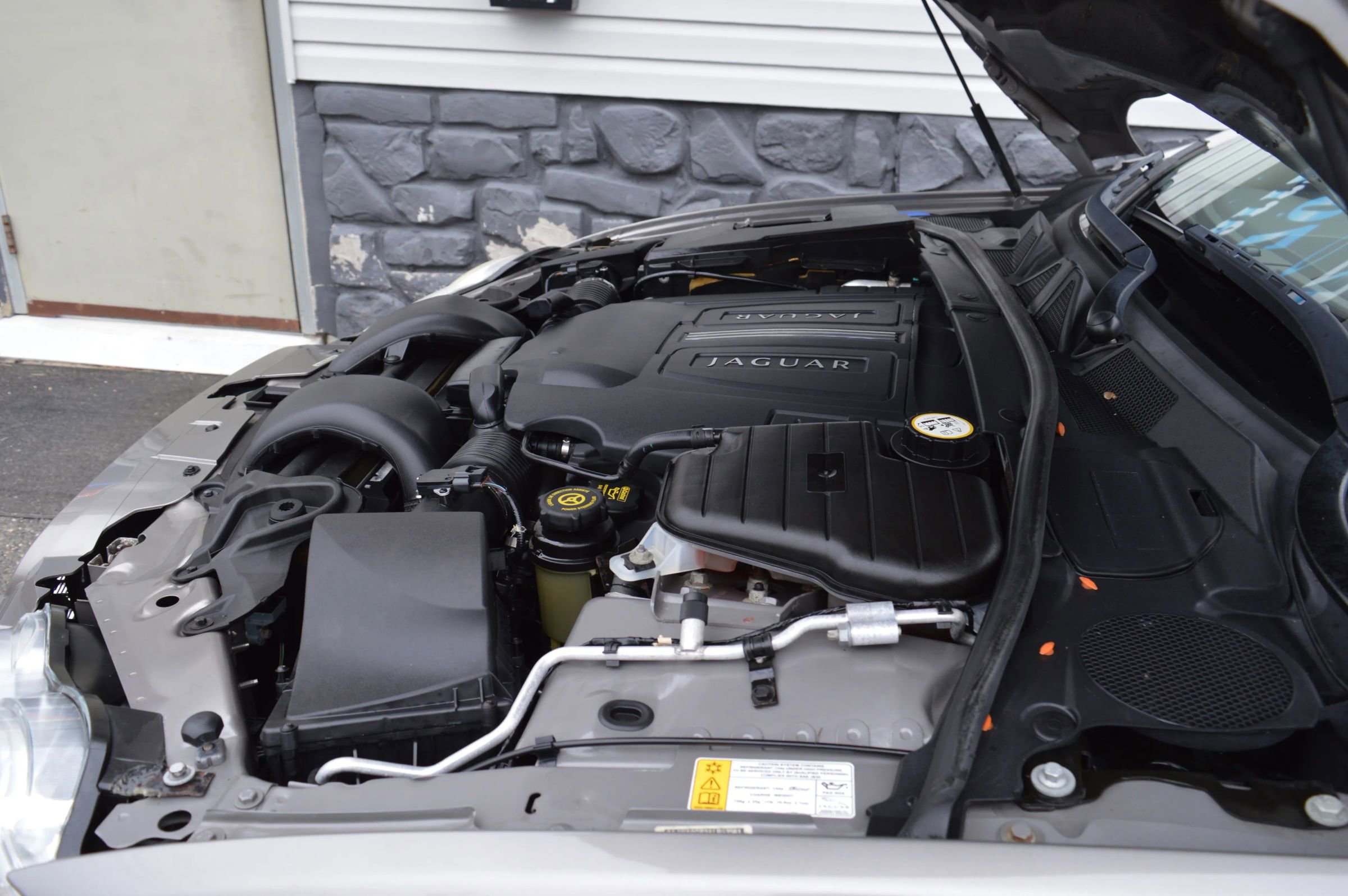 Used 2010 Jaguar XF Premium image 41