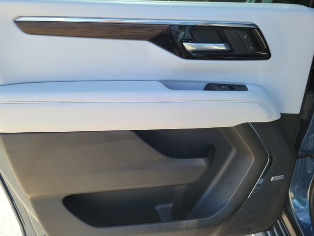 Certified 2025 Chevrolet Suburban Premier w/ Sun And Tow Package image 12