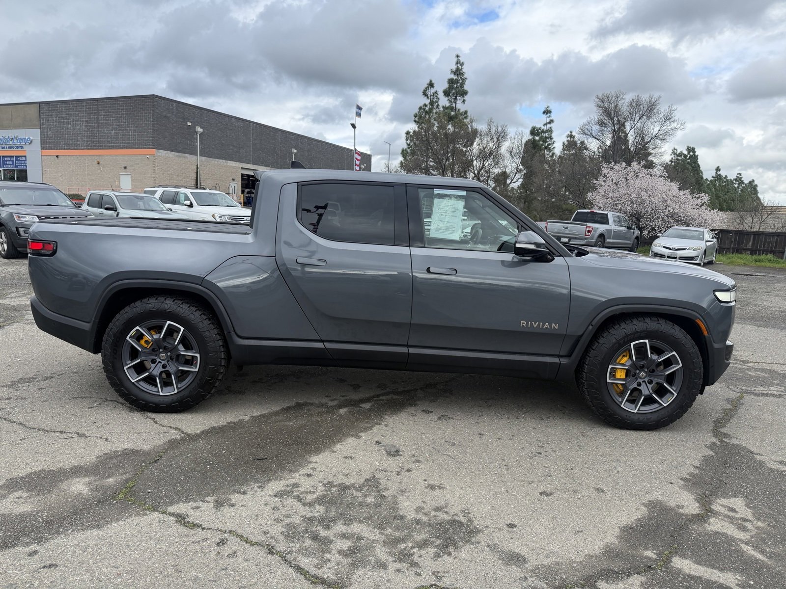 Used 2022 Rivian R1T Launch Edition image 6