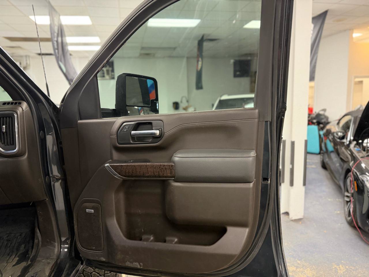 Used 2022 GMC Sierra 3500 Denali w/ Denali Ultimate Package AWD/4WD image 34